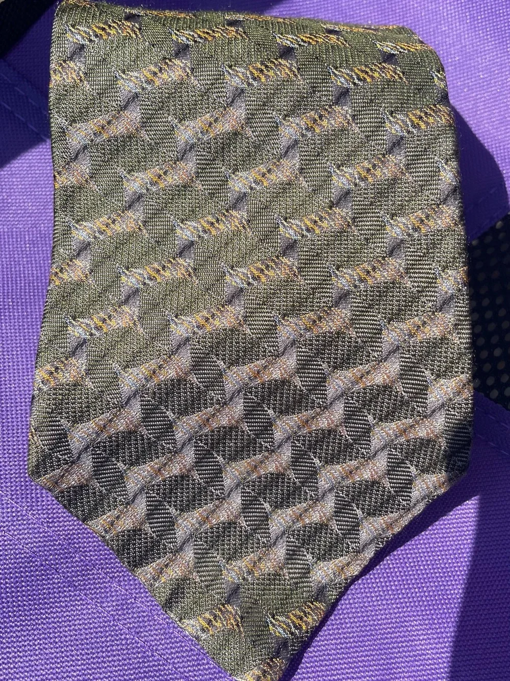 Vintage Geoffrey Beene Necktie 100% Silk USA Olive Green Gold Pattern 4” x 58”